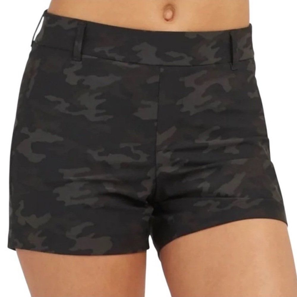 Spanx Sunshine Pull On Green Camo Stretch Shorts Size L
